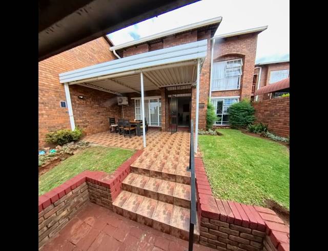 3 BEDROOM TOWNHOUSE FOR SALE IN ZWARTKOP